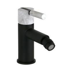 Mezclador de bidé en color negro mate con mango de mármol negro. FP Pattaroni UNIC° U-BIDET-BLKMRB01